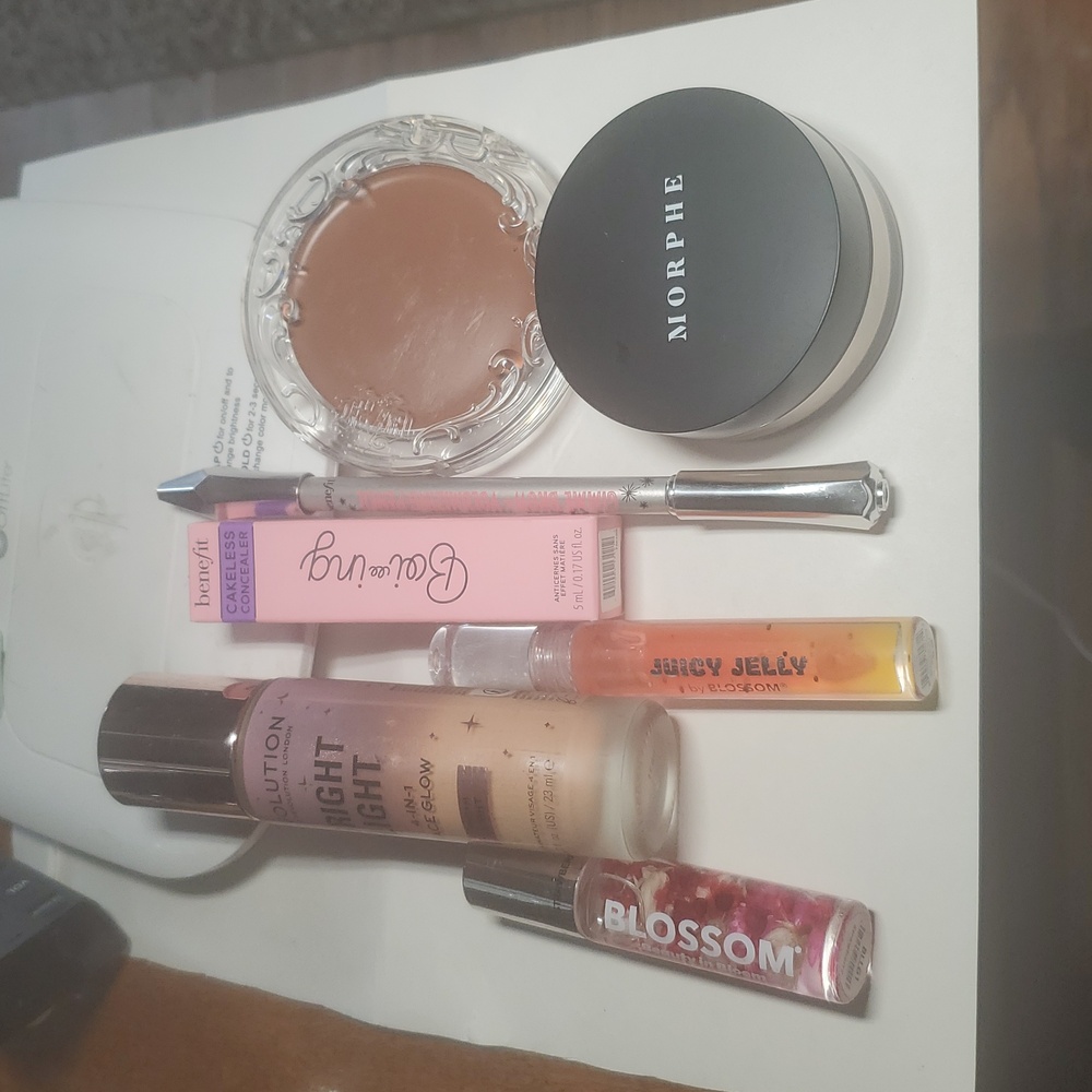 6 Beauty Items, Morphe Good Apple & More